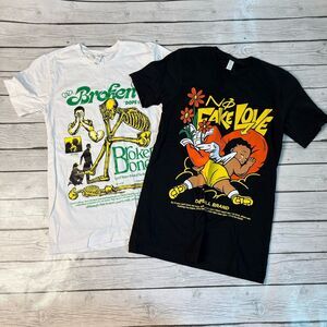 Women’s graphic T-shirts